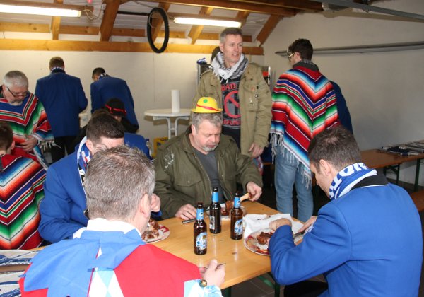 De Zuch kümmt