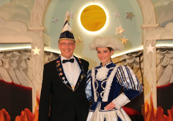 Präsident mit Vorstand und Prinzenpaar
