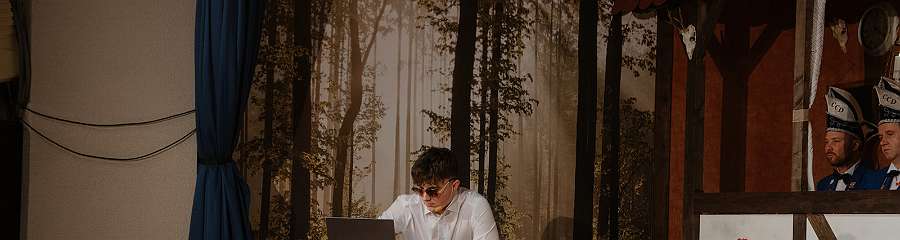 Klicken um die Schaltflächen zu zeigen oder zu verbergen